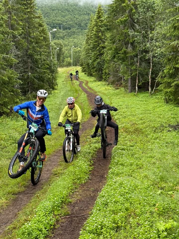 Harstad Sykkelfest 2026!! Ny deltakerrekord, gjørmeglede og magisk stemning 2 syk2 1